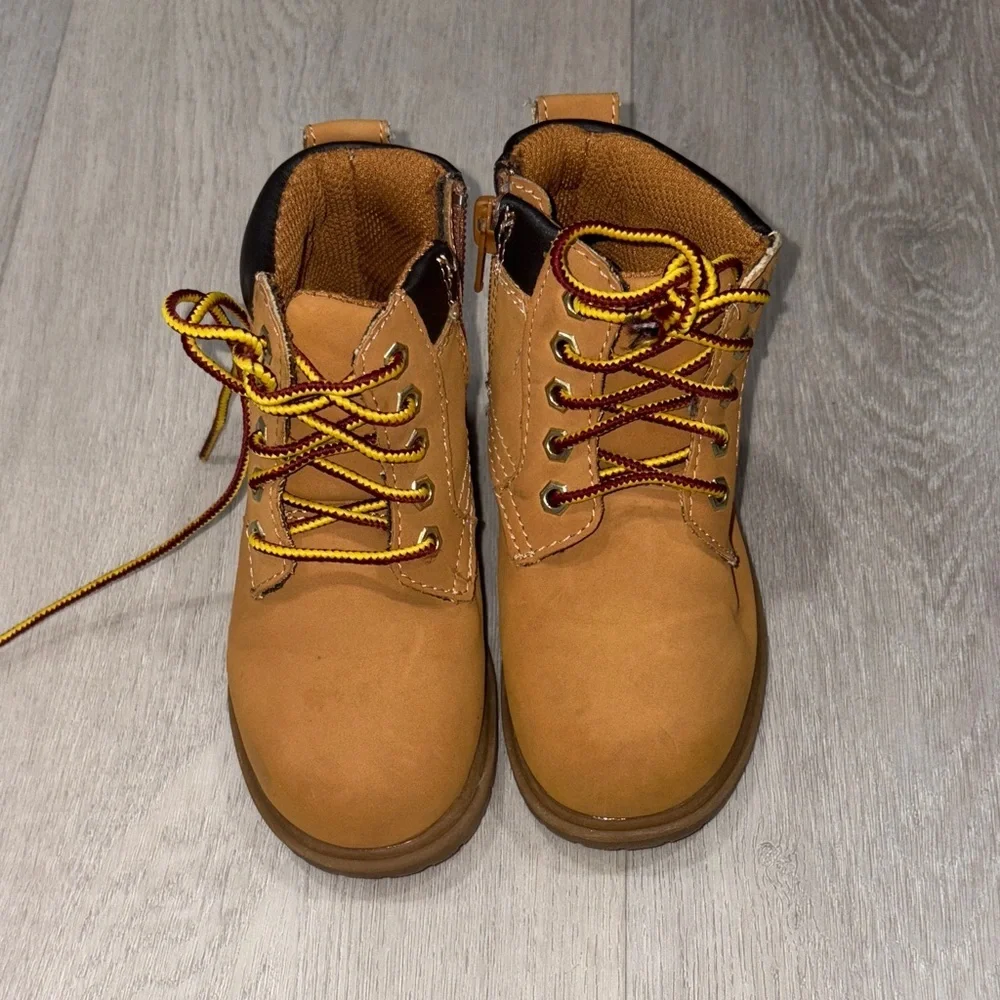 275. Eddie Bauer Kids Brown Boots with Yellow and Red Laces Boys Size 8